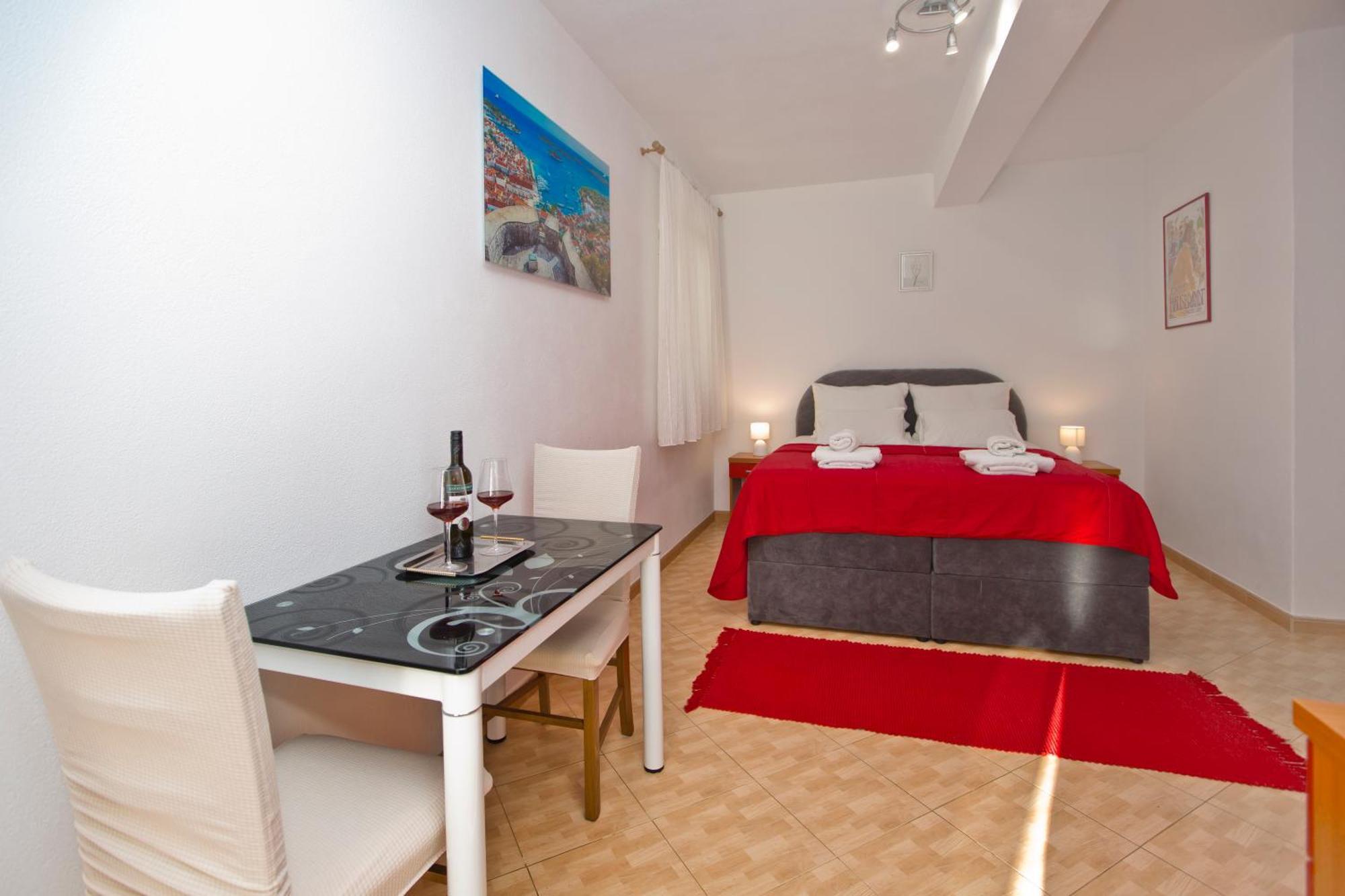 Apartment Matic Ograde ฮวาร์ ภายนอก รูปภาพ