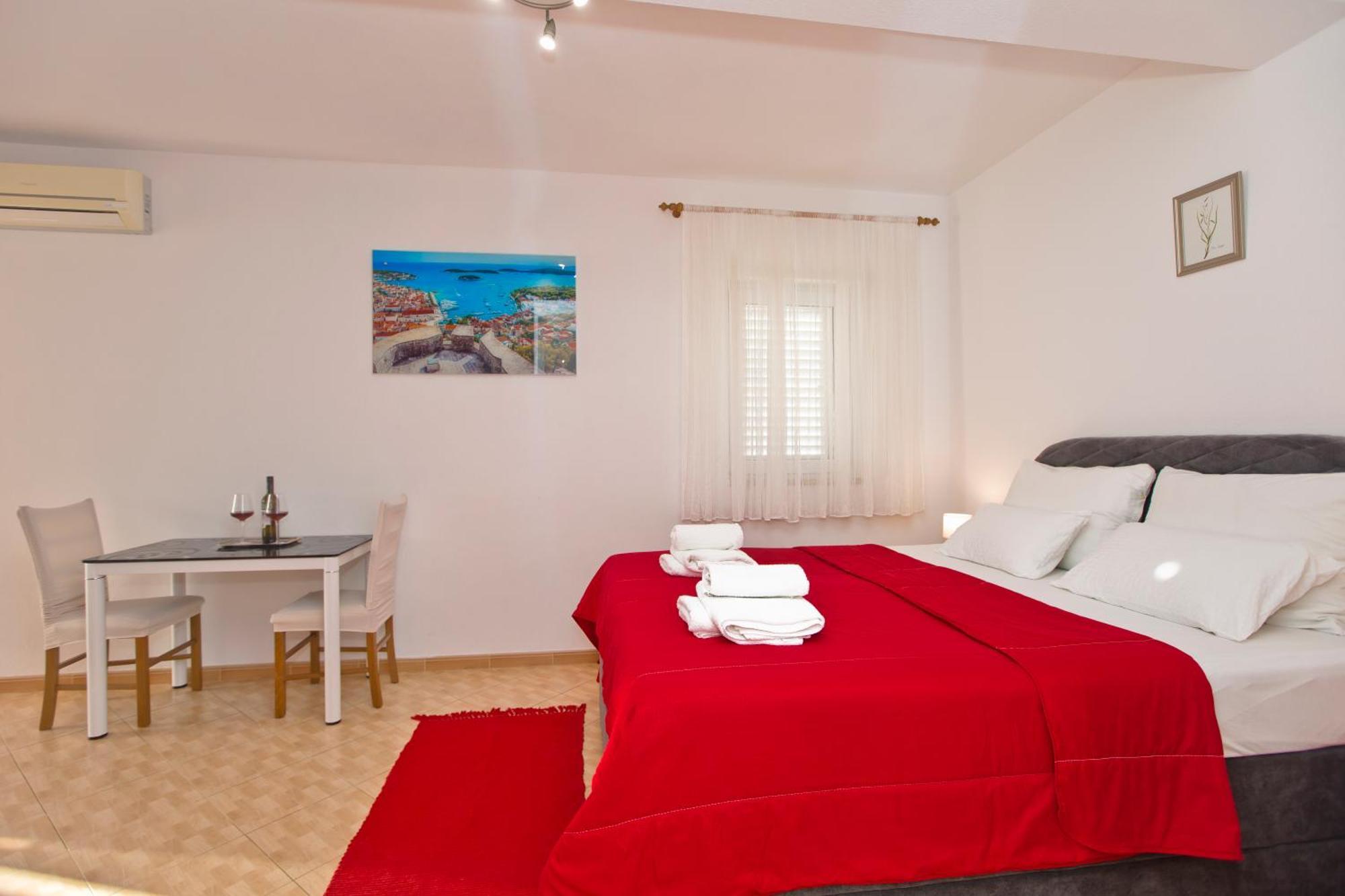 Apartment Matic Ograde ฮวาร์ ภายนอก รูปภาพ