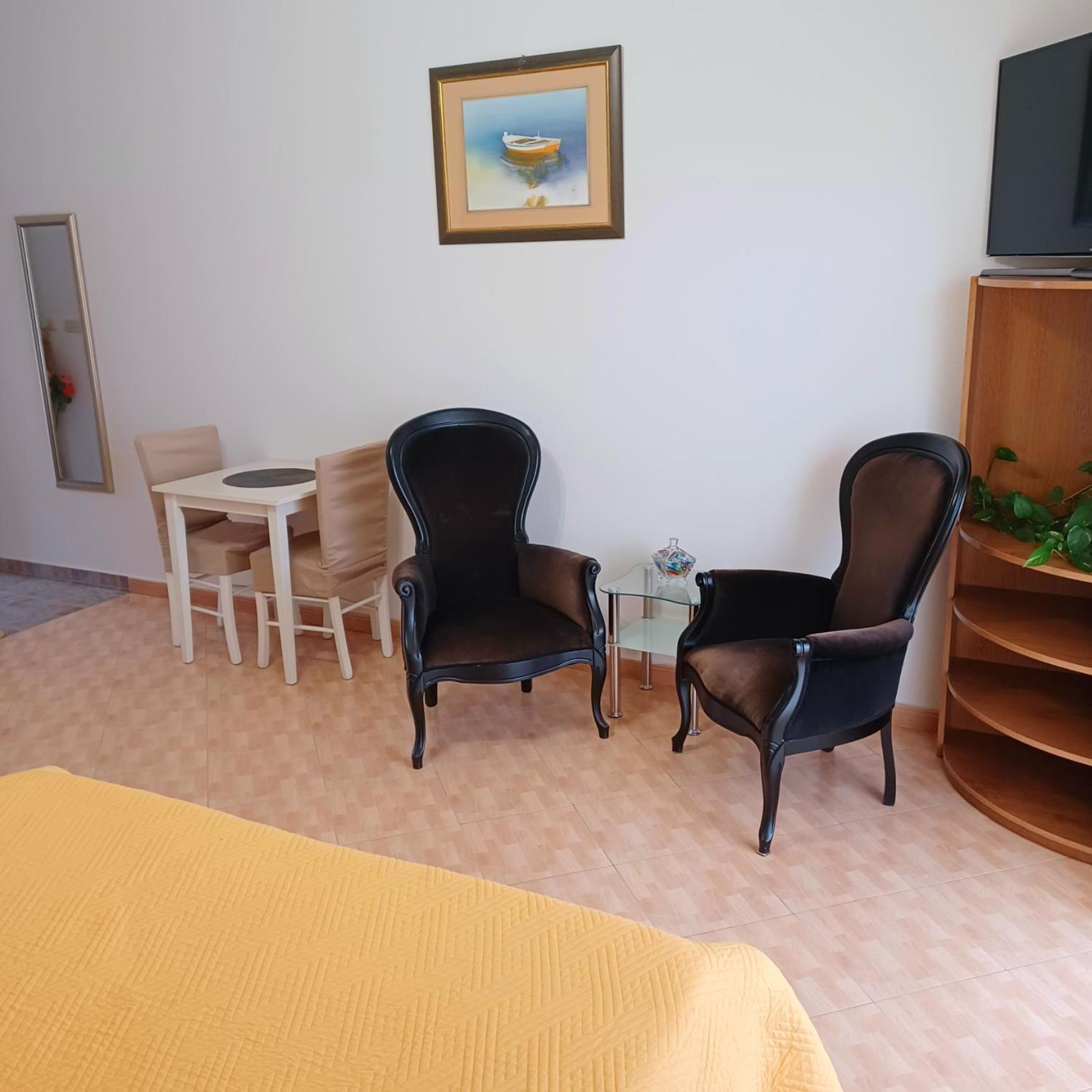 Apartment Matic Ograde ฮวาร์ ภายนอก รูปภาพ